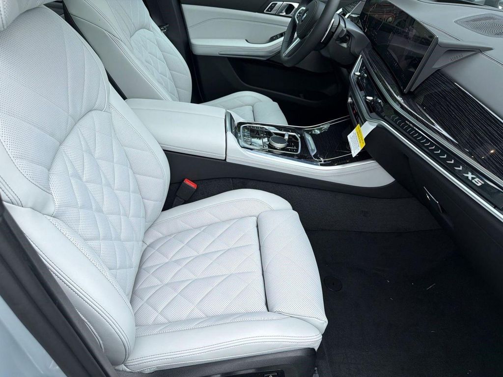 صورة مصغرة 32 لـ 2026 BMW X5 XDRIVE40I