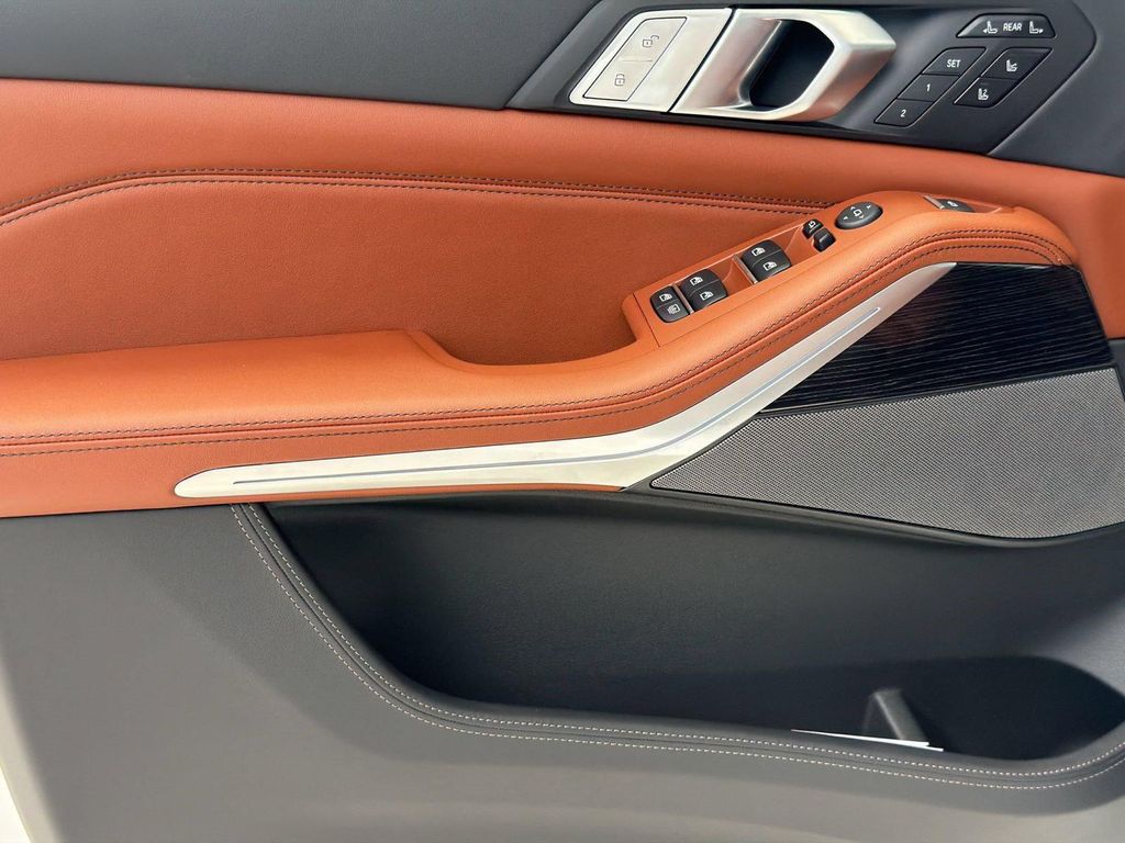 صورة مصغرة 14 لـ 2027 BMW X7 M60I