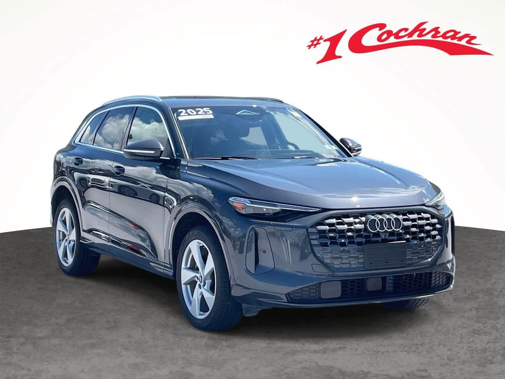 New 2025 Audi Q5 Premium Plus TFSI quattro S tronic