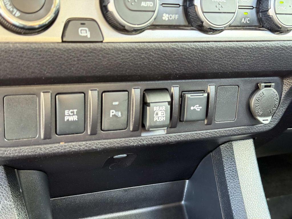 2023 Toyota TACOMA SR5 thumbnail 23