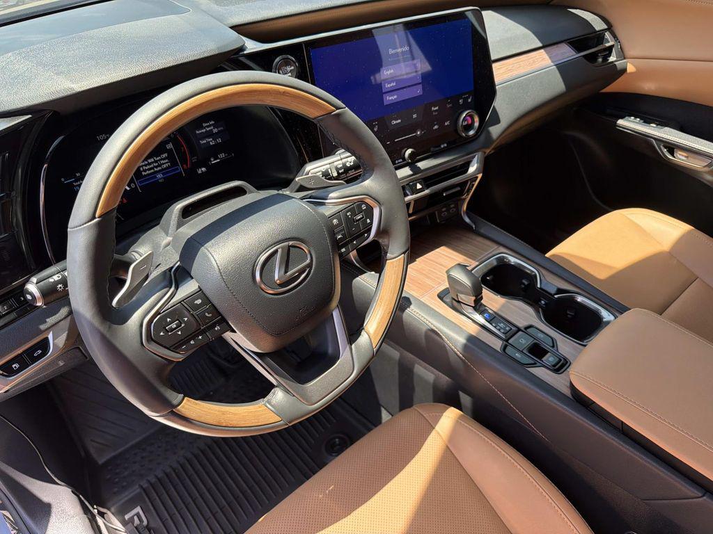 صورة 8 لـ 2025 Lexus RX 350 PREMIUM