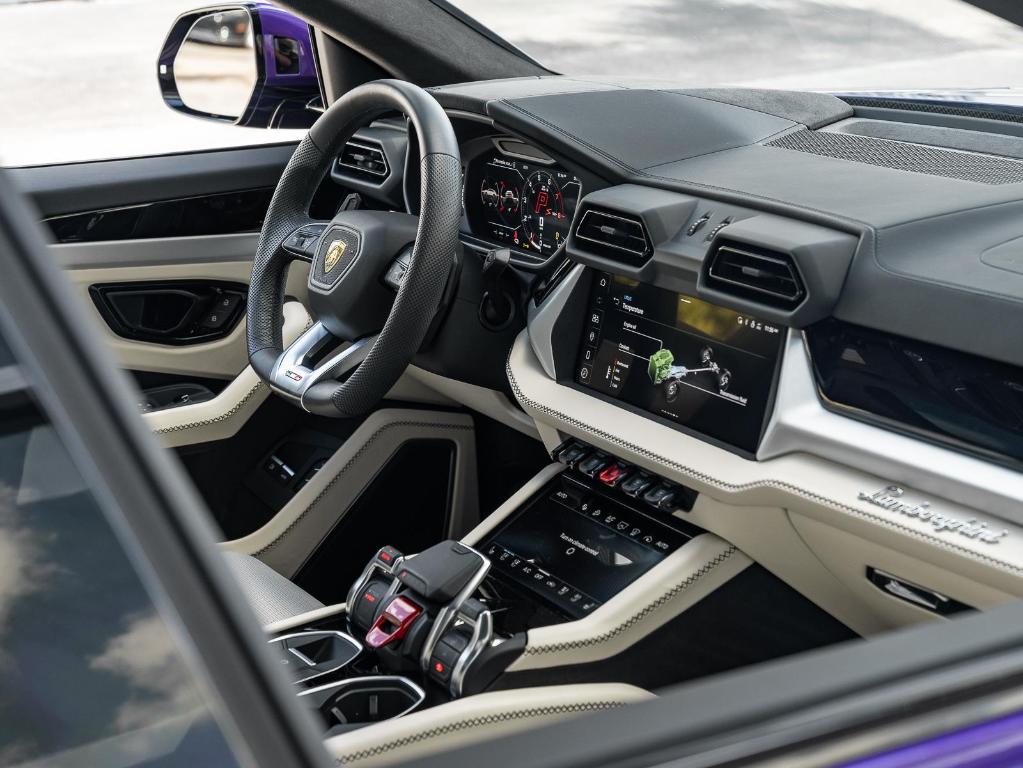 2025 Lamborghini URUS SE — миниатюра 12