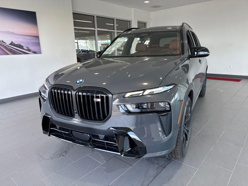 صورة 3 لـ 2027 BMW X7 M60I
