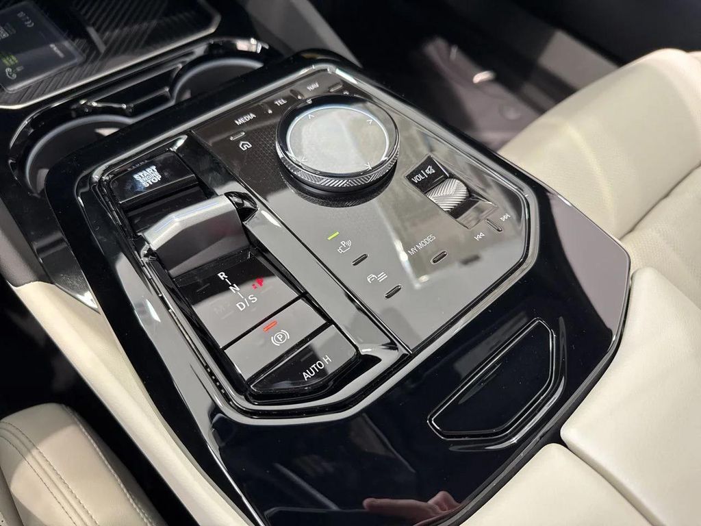 صورة مصغرة 32 لـ 2026 BMW 550E XDRIVE