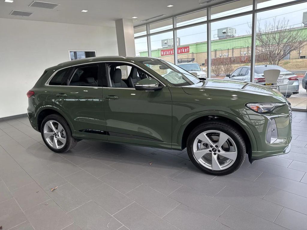 New 2025 Audi Q5 Premium Plus TFSI quattro S tronic