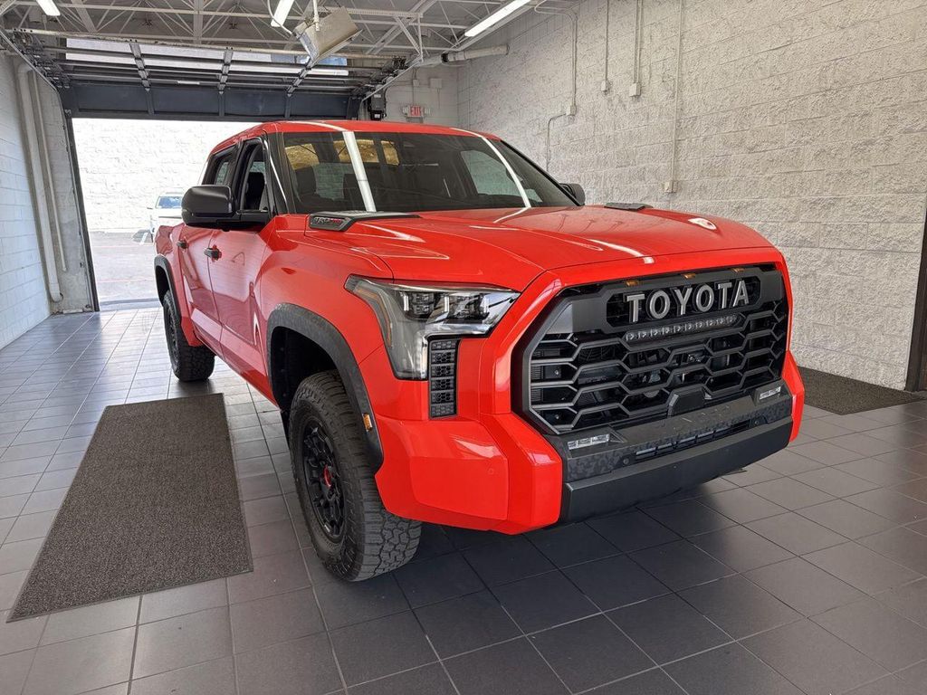 TOYOTA TUNDRA - 2