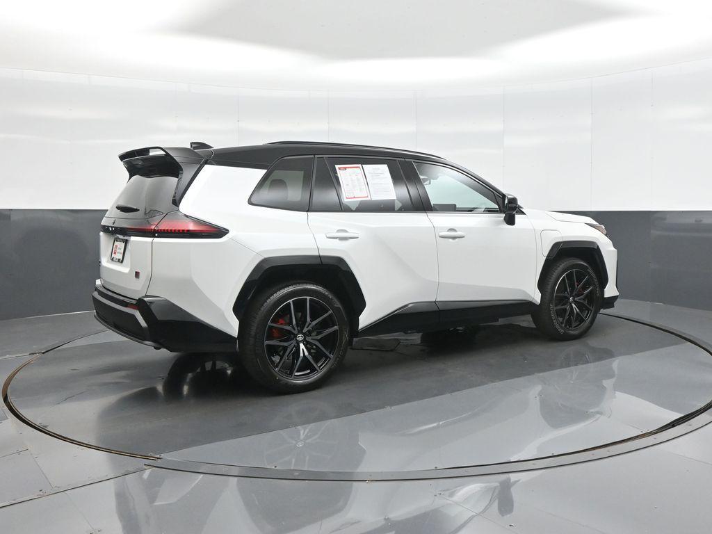 صورة 7 لـ 2026 Toyota RAV4 PLUG-IN HYBRID GR SPORT