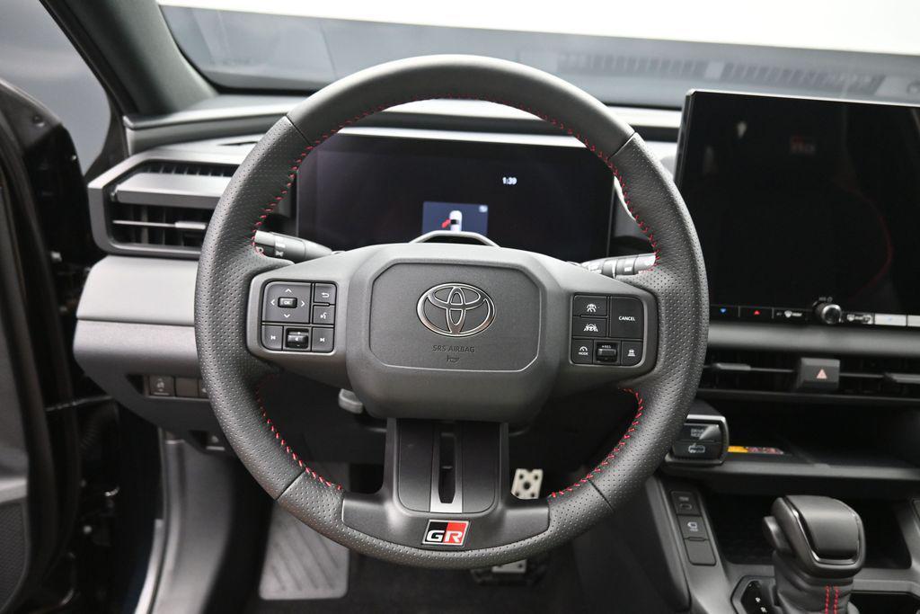 صورة مصغرة 15 لـ 2026 Toyota RAV4 PLUG-IN HYBRID GR SPORT