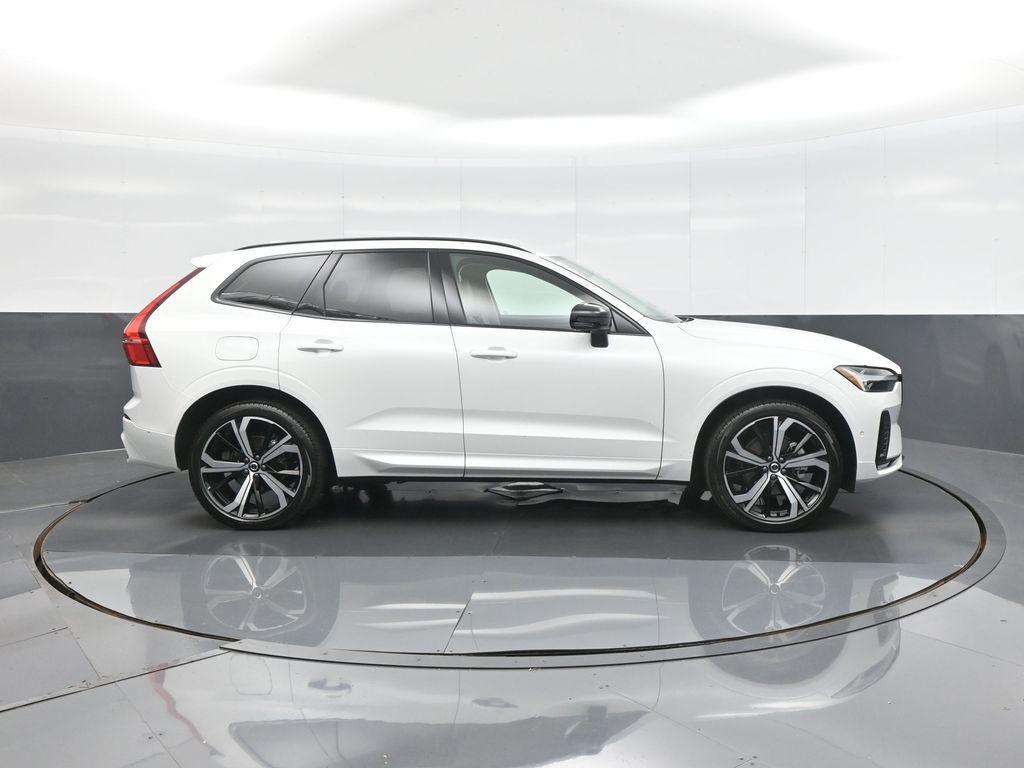 2025 Volvo XC60 B5 ULTRA — фото 8