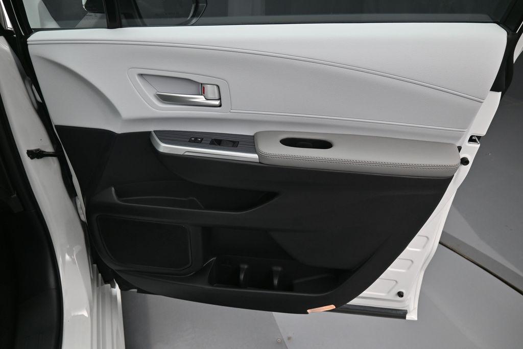 صورة مصغرة 35 لـ 2026 Toyota SIENNA XLE