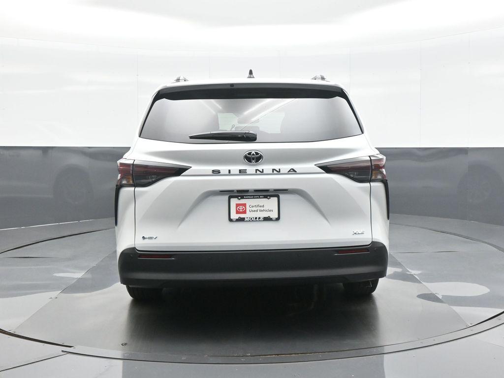 صورة 6 لـ 2026 Toyota SIENNA XLE