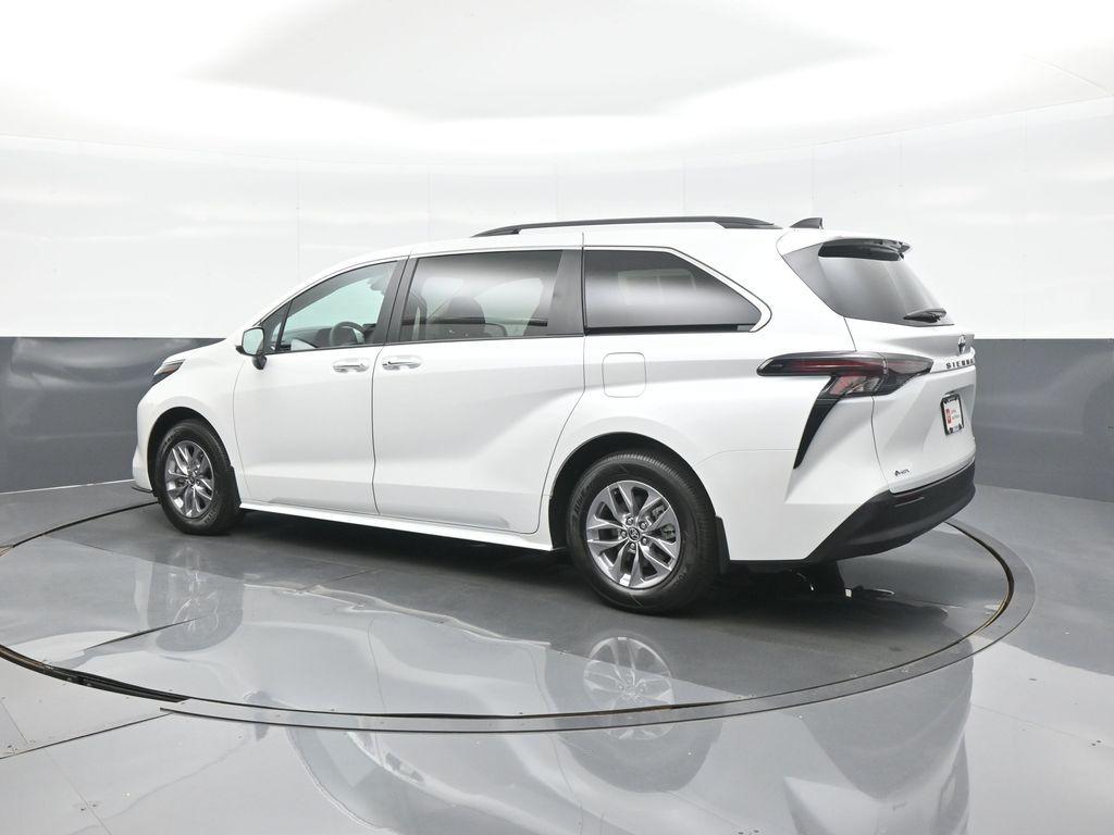 صورة 5 لـ 2026 Toyota SIENNA XLE