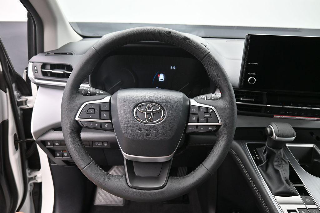 صورة مصغرة 15 لـ 2026 Toyota SIENNA XLE