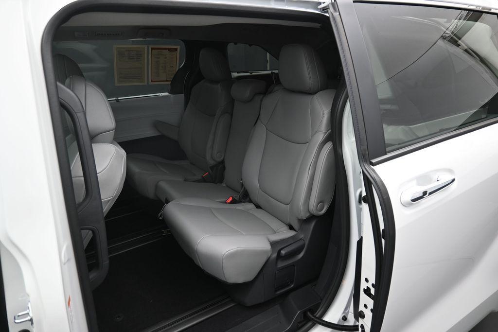 صورة مصغرة 28 لـ 2026 Toyota SIENNA XLE