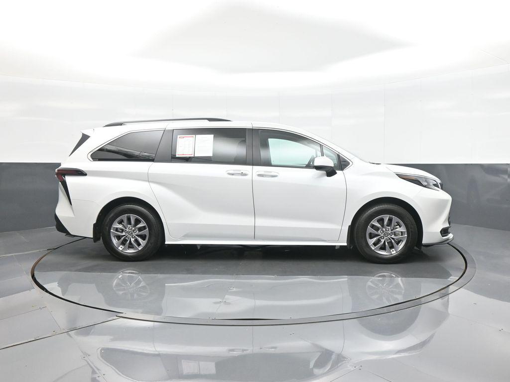 صورة 8 لـ 2026 Toyota SIENNA XLE