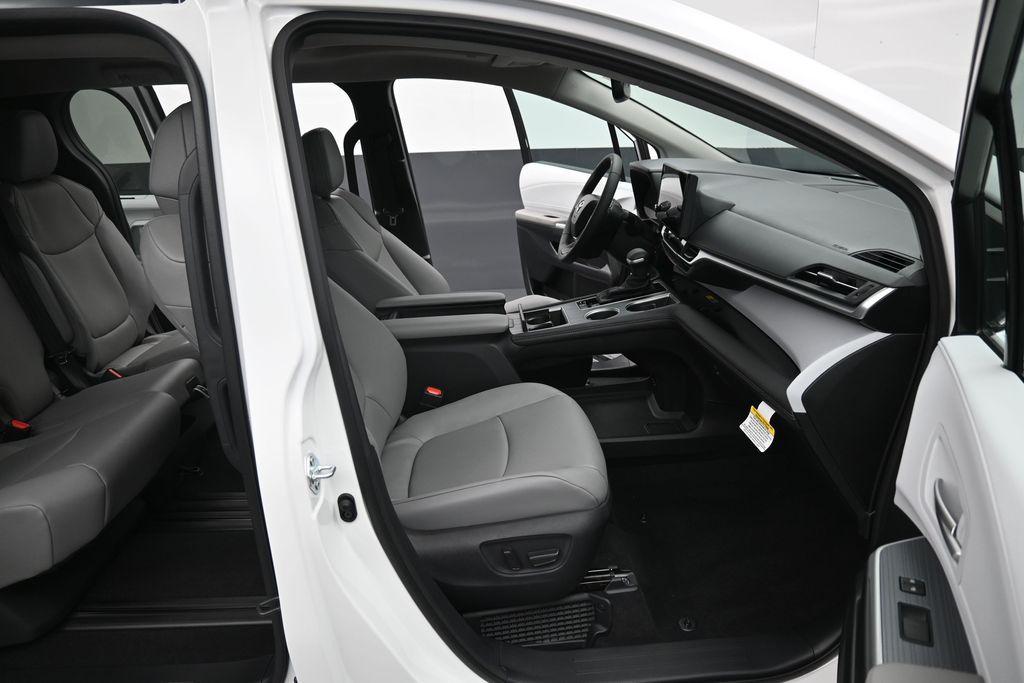 صورة مصغرة 33 لـ 2026 Toyota SIENNA XLE