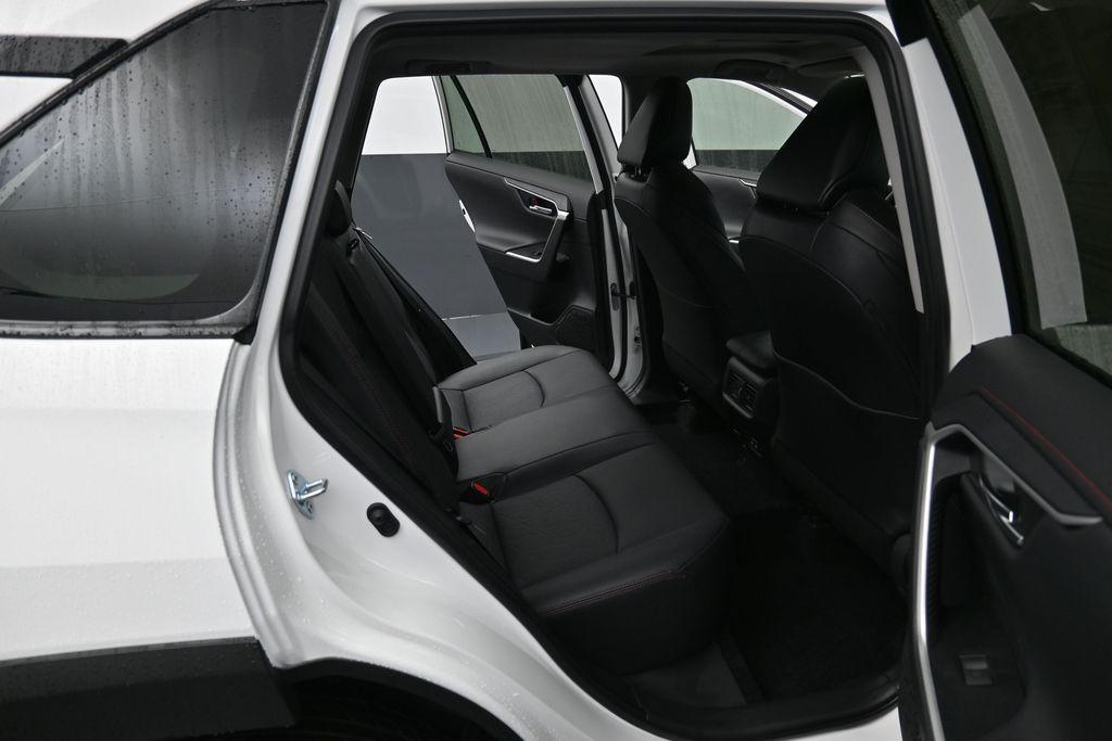 صورة مصغرة 32 لـ 2024 Toyota RAV4 TRD OFF ROAD
