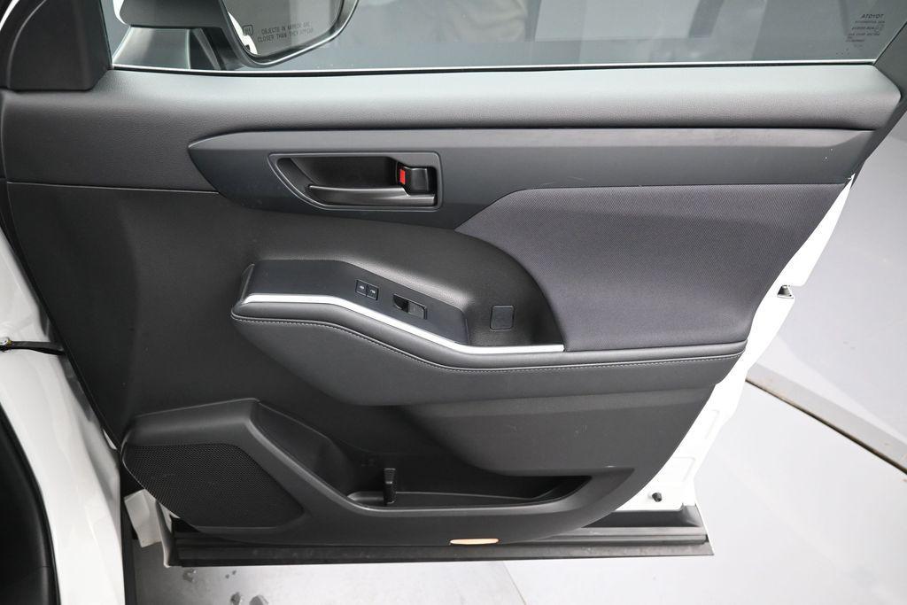 2023 Toyota HIGHLANDER L thumbnail 34