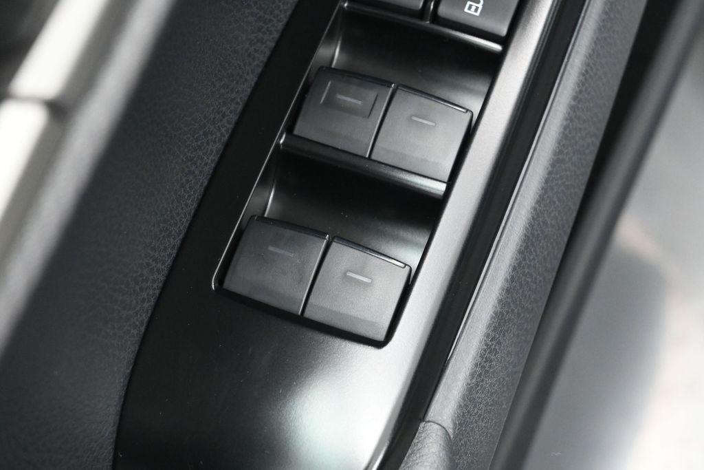 2026 Toyota CAMRY SE thumbnail 13
