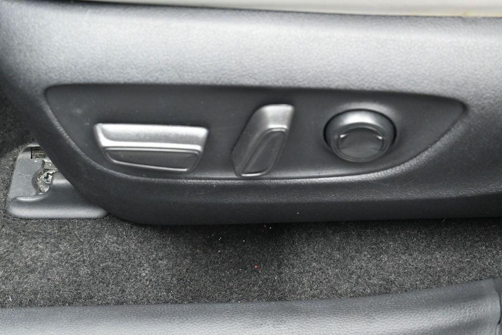 صورة مصغرة 10 لـ 2023 Toyota RAV4 LIMITED
