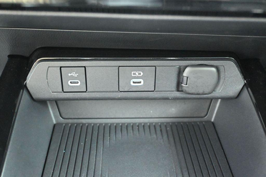 2025 Toyota PRIUS LE thumbnail 21