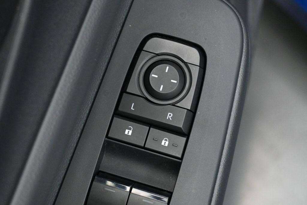 2025 Toyota PRIUS LE thumbnail 11