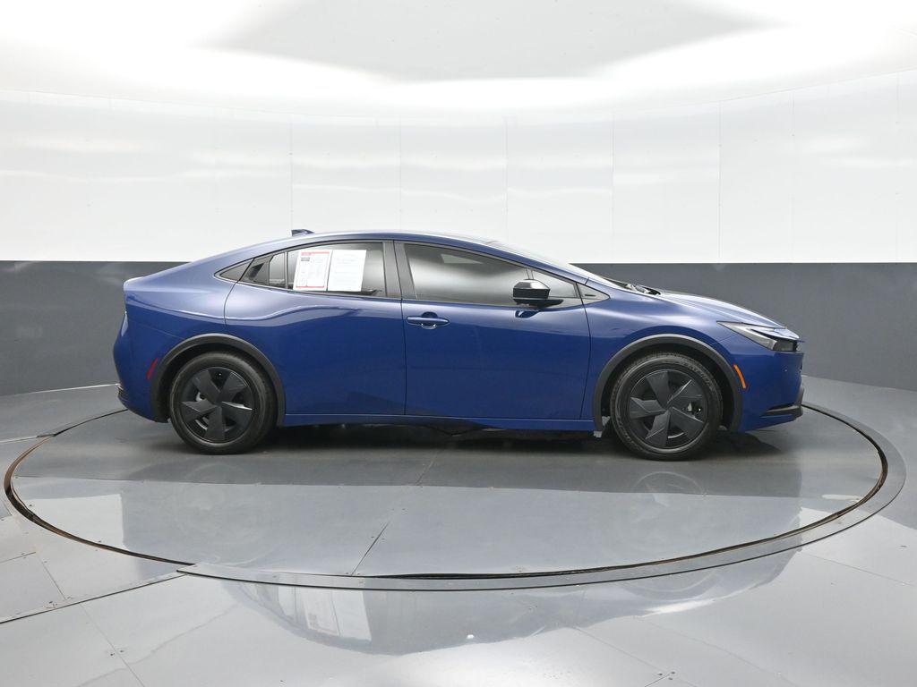 2025 Toyota PRIUS LE — фото 8