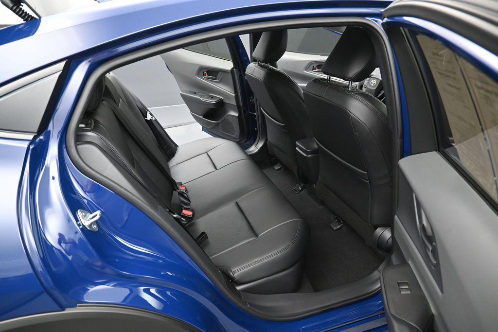 2025 Toyota PRIUS LE thumbnail 28