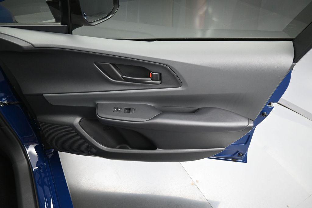 2025 Toyota PRIUS LE thumbnail 31