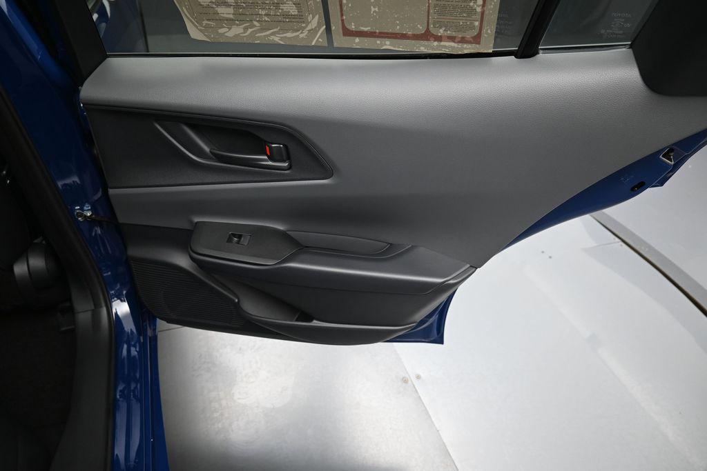 2025 Toyota PRIUS LE thumbnail 29