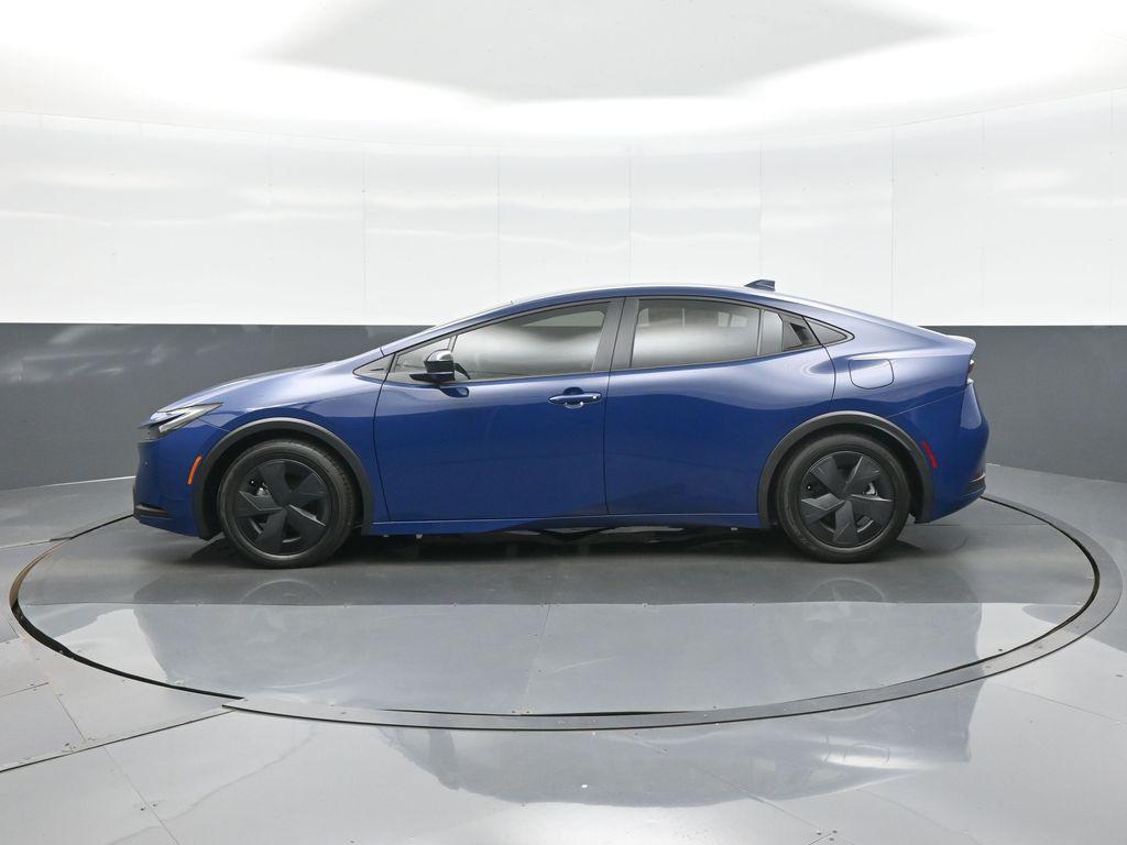 2025 Toyota PRIUS LE — фото 4