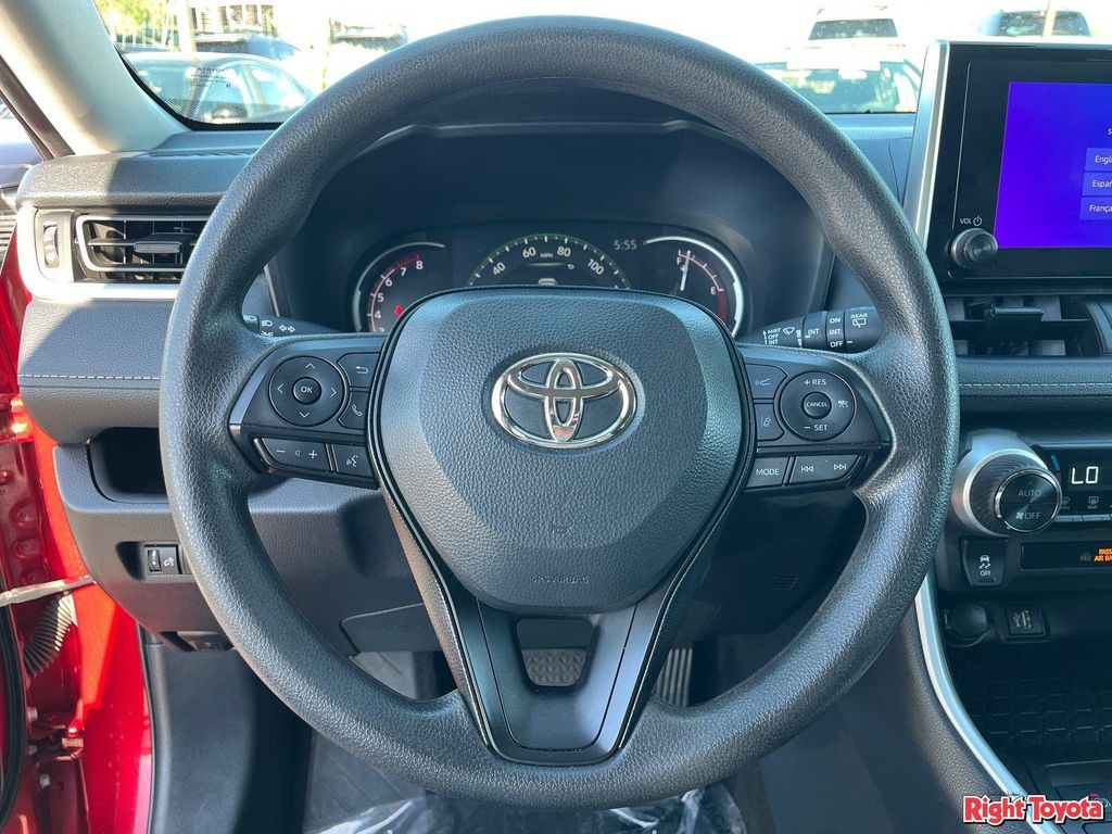 2025 Toyota RAV4 XLE thumbnail 22
