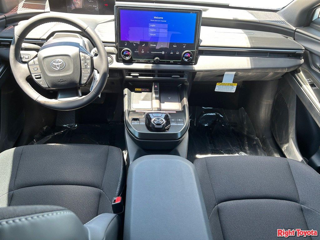 صورة 16 لـ 2026 Toyota C-HR SE