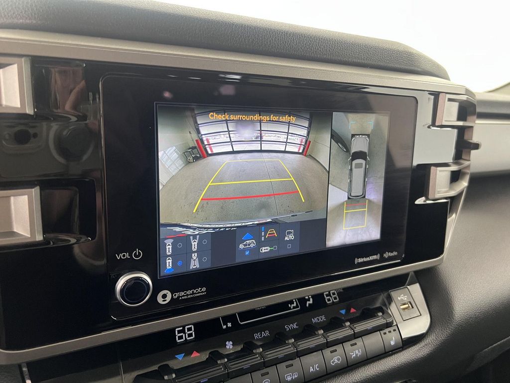 صورة 6 لـ 2023 Toyota SEQUOIA SR5