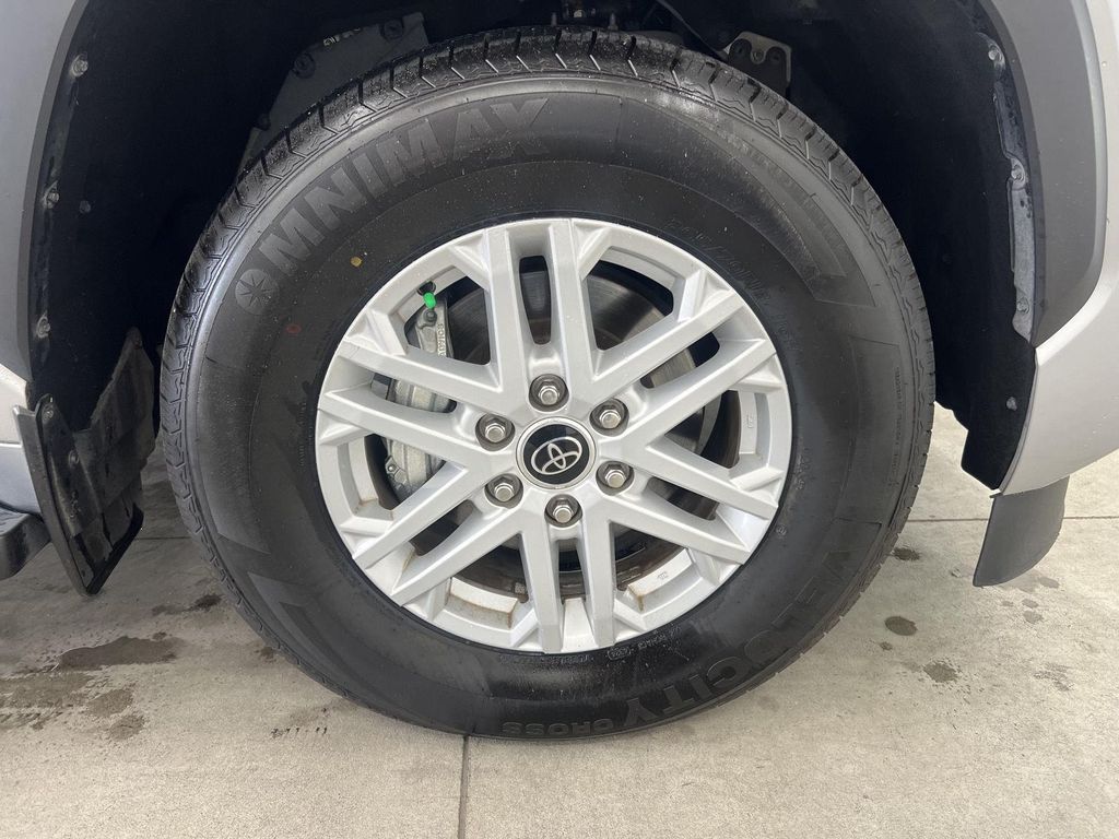 صورة 2 لـ 2023 Toyota SEQUOIA SR5