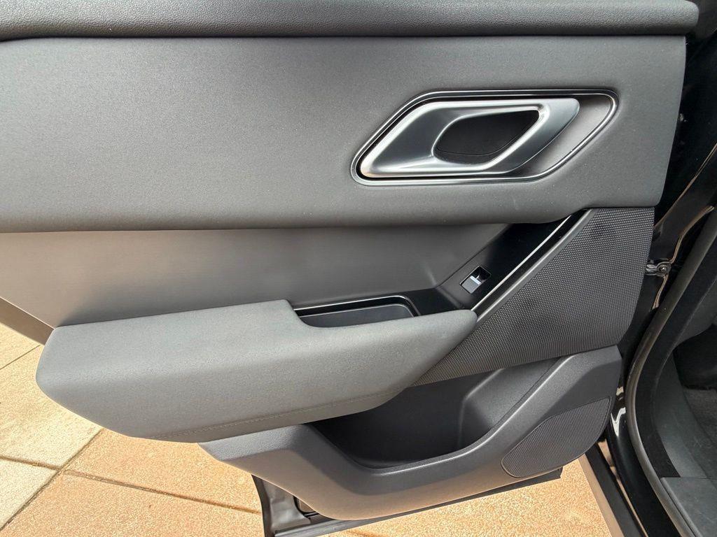صورة مصغرة 12 لـ 2025 LAND Rover RANGE ROVER VELAR P250 SE R-DYNAMIC