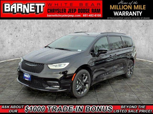 New 2026 Chrysler Pacifica Select