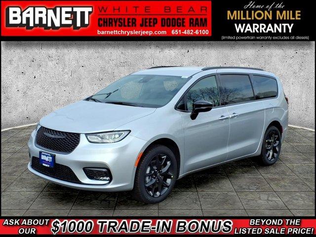 New 2026 Chrysler Pacifica Select