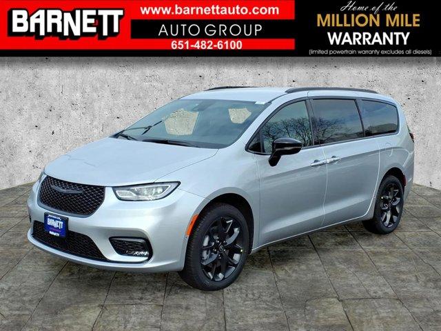 New 2026 Chrysler Pacifica Select