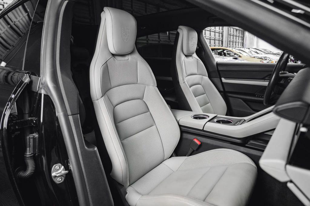 صورة مصغرة 43 لـ 2022 Porsche TAYCAN 4