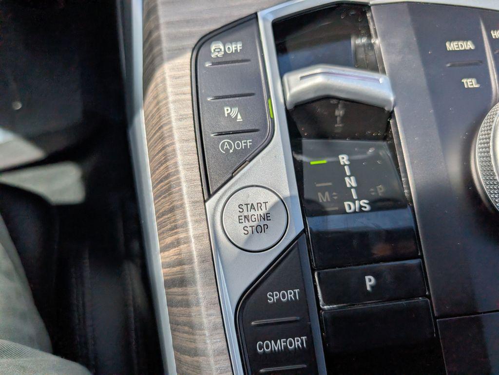 صورة مصغرة 25 لـ 2025 BMW 330 330I