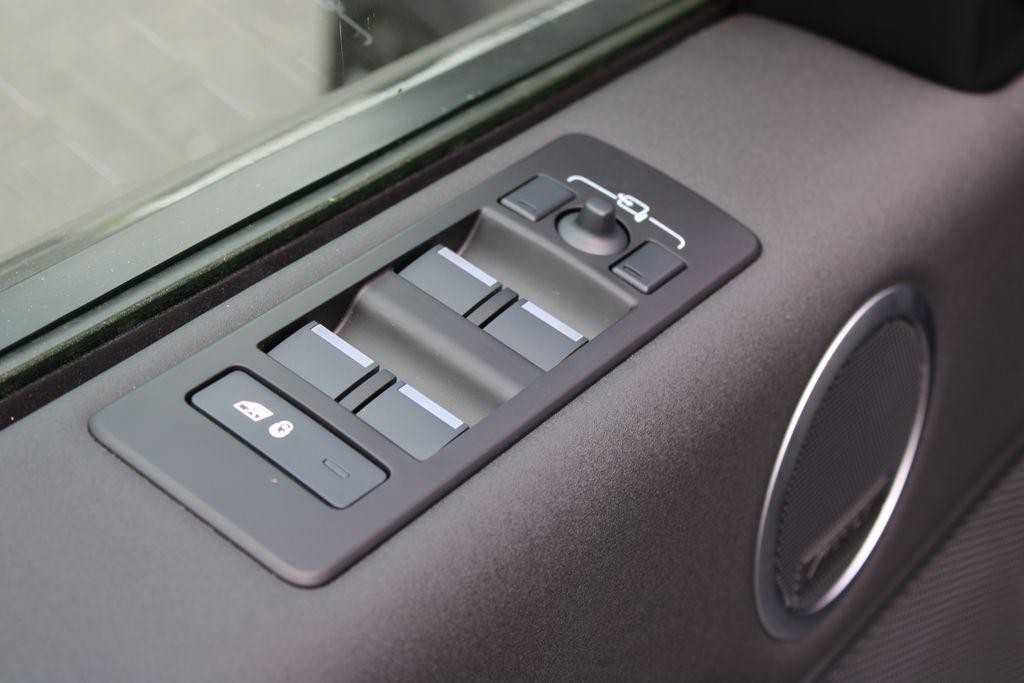 صورة 12 لـ 2025 LAND Rover DISCOVERY P300 S