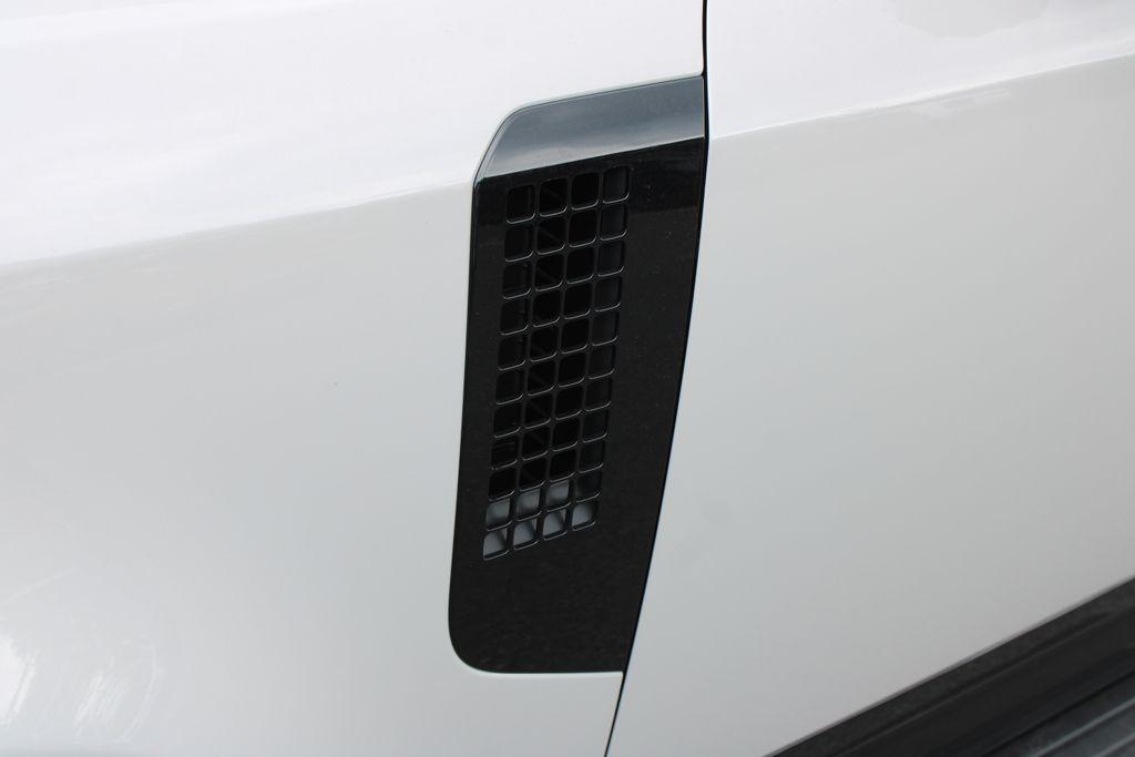 صورة 9 لـ 2026 LAND Rover DEFENDER 130 P400 X-DYNAMIC SE