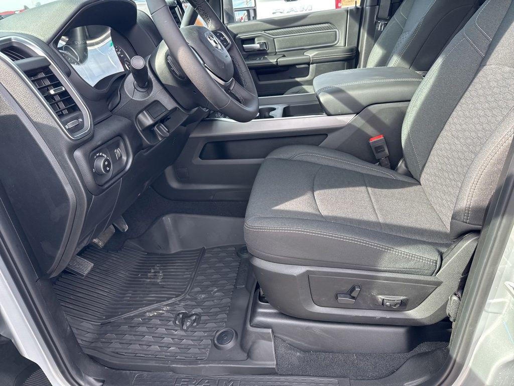 2026 RAM 2500 BIG HORN CREW CAB 4X4 6'4' BOX — миниатюра 12