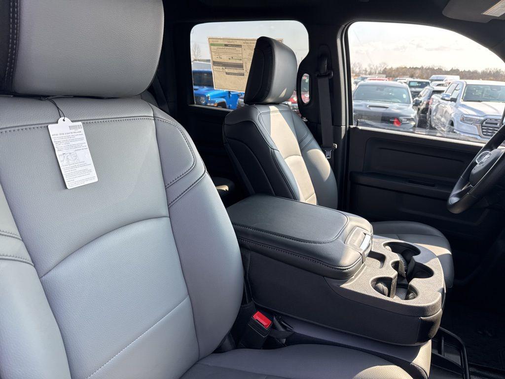 2026 RAM 3500 TRADESMAN CREW CAB 4X4 8' BOX — миниатюра 27
