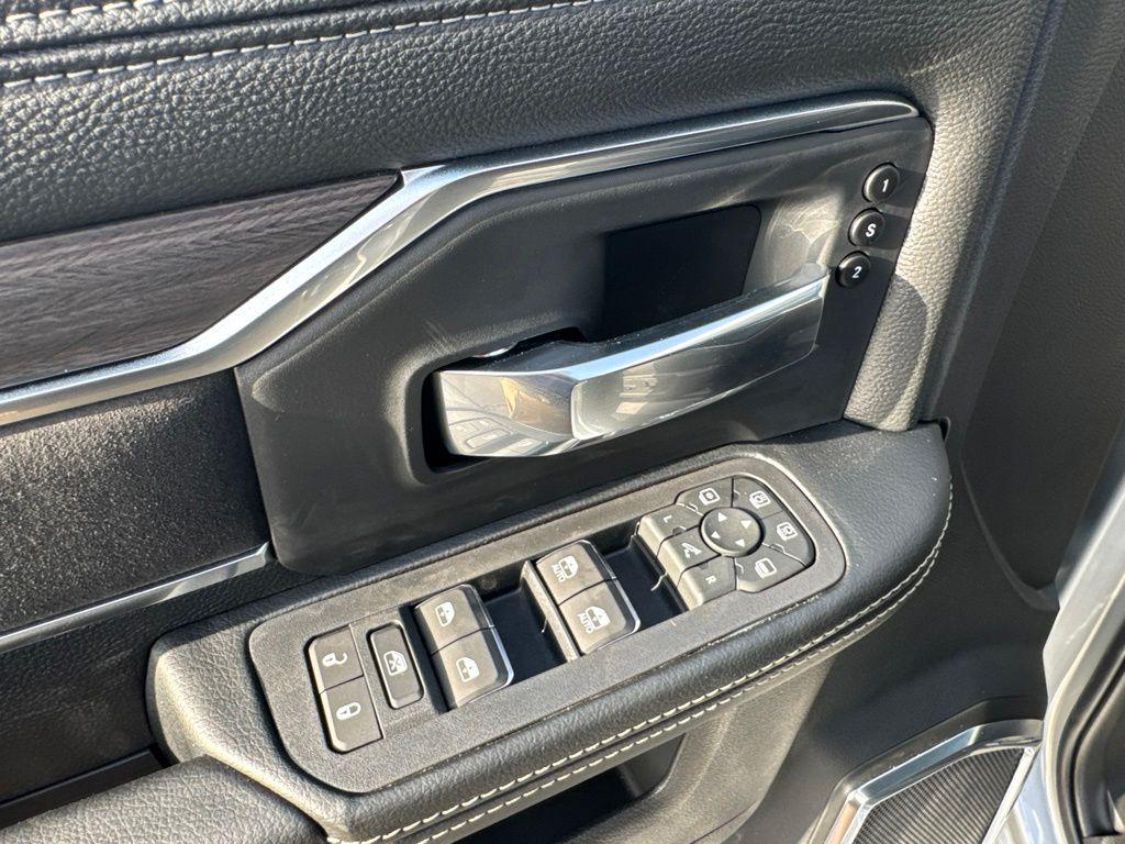 2026 RAM 3500 LARAMIE CREW CAB 4X4 8' BOX — миниатюра 31