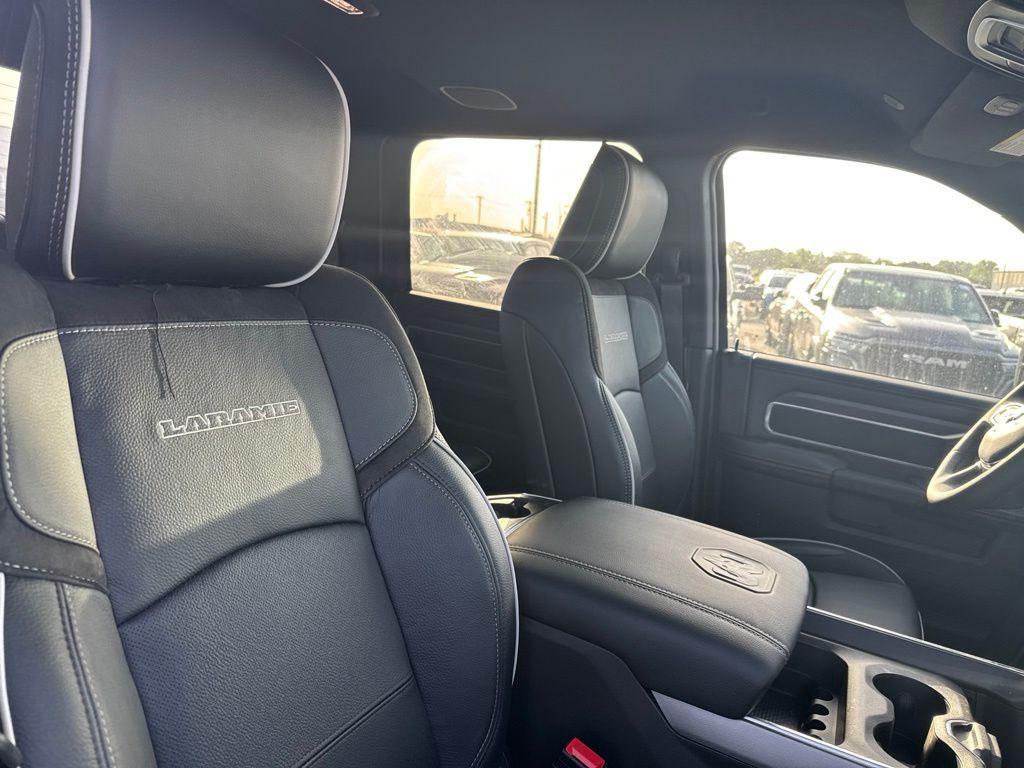 2026 RAM 3500 LARAMIE CREW CAB 4X4 8' BOX — миниатюра 27
