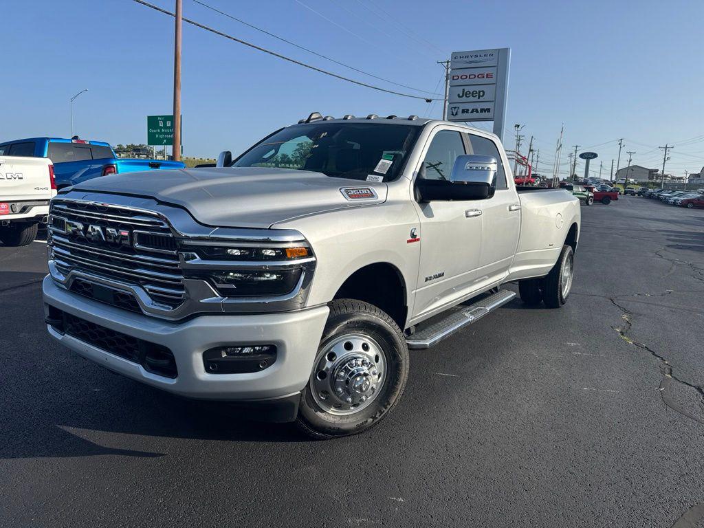 New 2026 RAM 3500 Laramie Crew Cab 4x4 8' Box