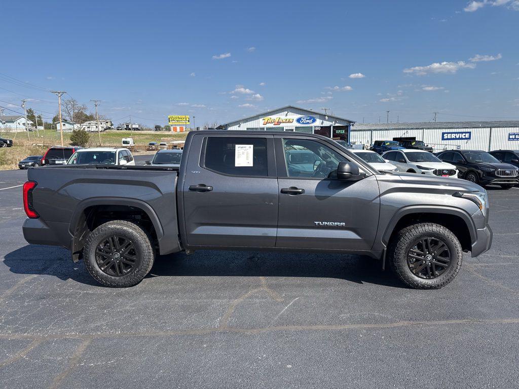 TOYOTA TUNDRA - 8