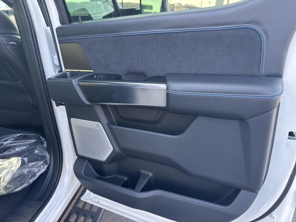 2026 FORD F-350 PLATINUM — миниатюра 28